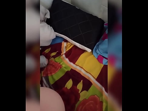 ❤️ Ҳамҳуҷраи ман дар хона танҳо мемонад, зеро шавҳараш ба рухсатӣ меравад ва ман аз фурсат истифода бурда, ӯро сиҳат мекунам ва харашро аз шир пур мекунам ️ Порнои мақъад дар мо ﹏